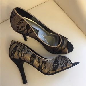 Sexy Jonathan Kayne peep toe lace/satin pumps